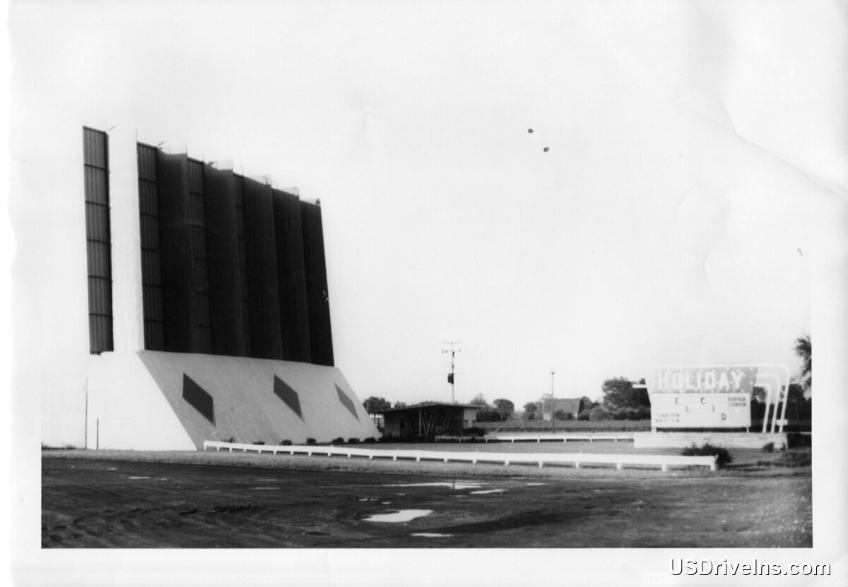 Holiday Drive-In Theatre, Michigan